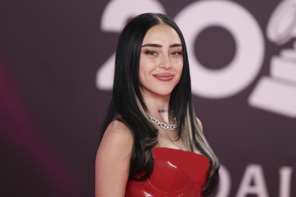 فالو معروف نیکول سوژه رسانه‌ها