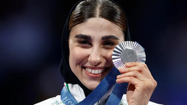 ناهید کیانی نخستین نقره زنان ایران در تکواندو ناهید کیانی نخستین نقره زنان ایران در تکواندو