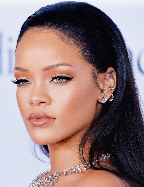 Rihanna خواننده، مدل و بلاگر