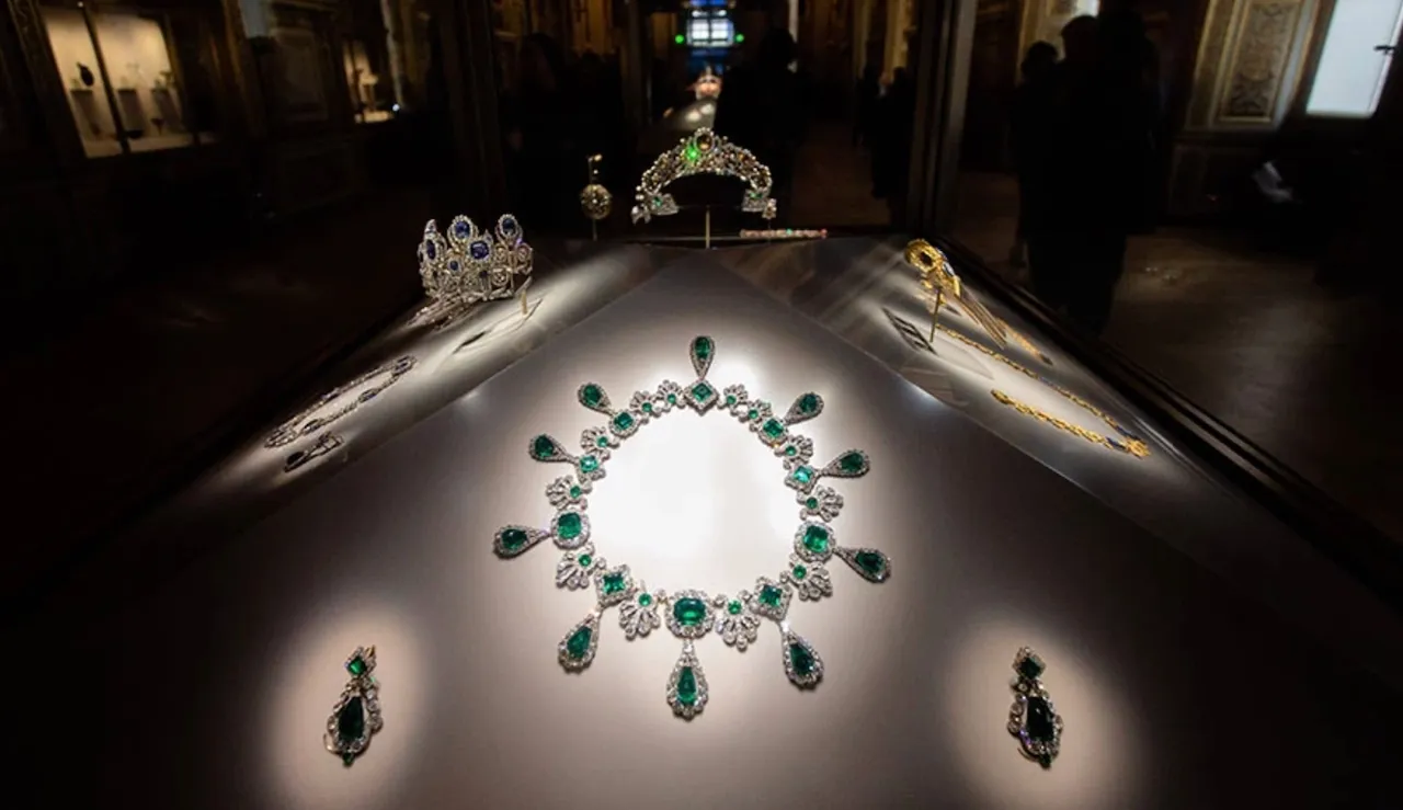 جواهرات دزدیده شده لوور در اختیار موزه ابوظبی قرار میگیرد جواهرات دزدیده شده لوور در اختیار موزه ابوظبی قرار میگیرد