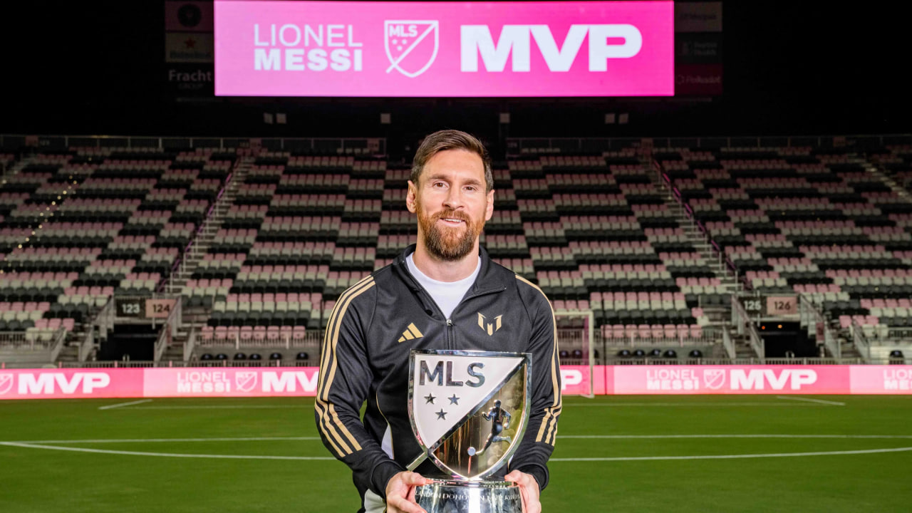 مسی بهترین بازیکن ماه MLS