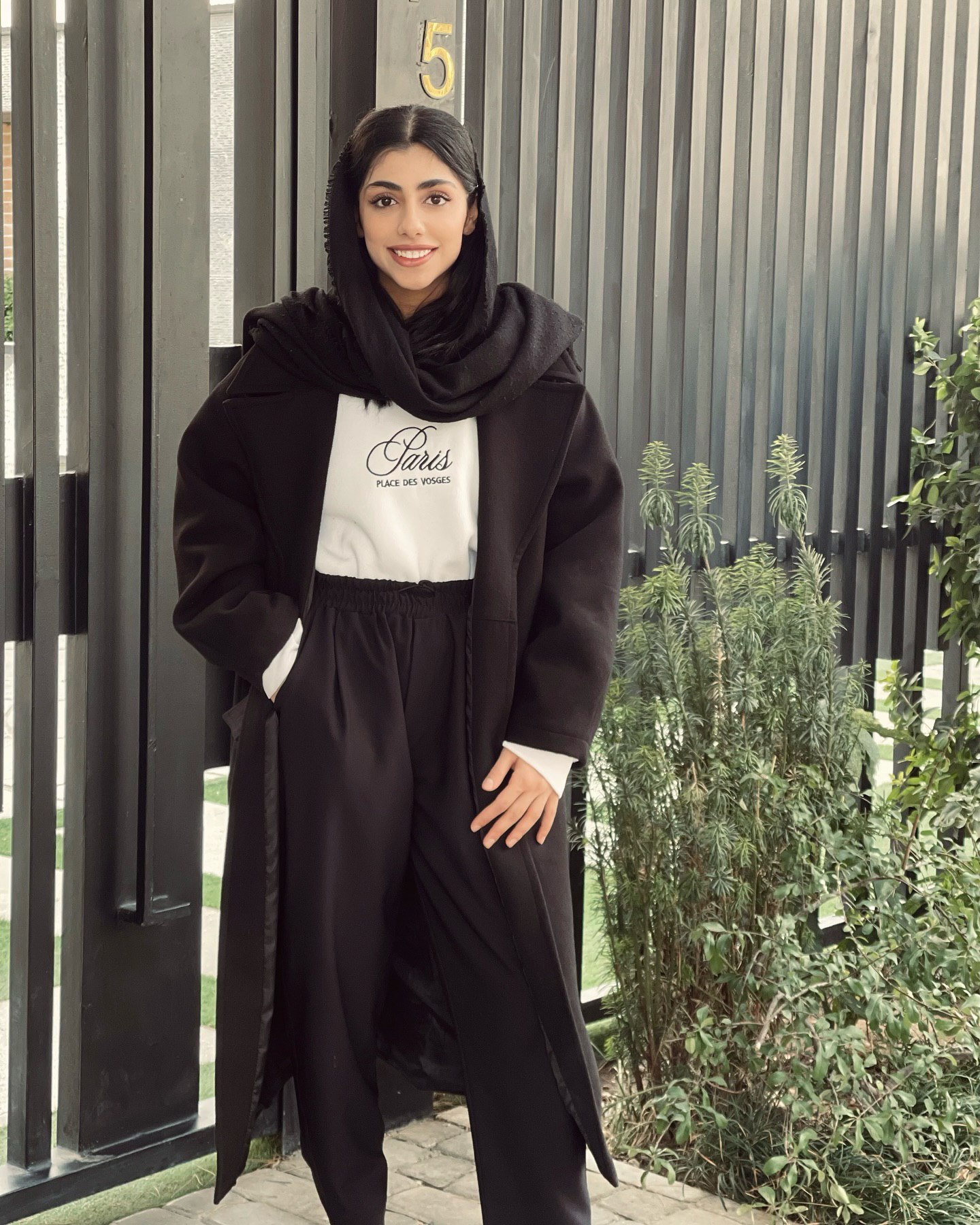 عکس مهلا مومن زاده برای پروفایل