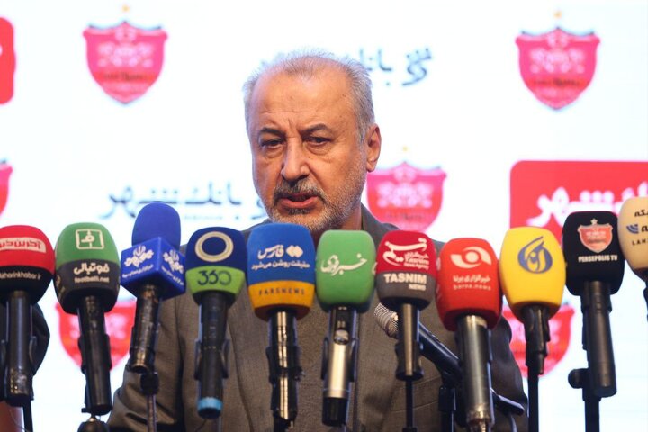 رضا درویش استعفا کرد