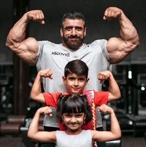 عکس هادی چوپان و فرزندانش