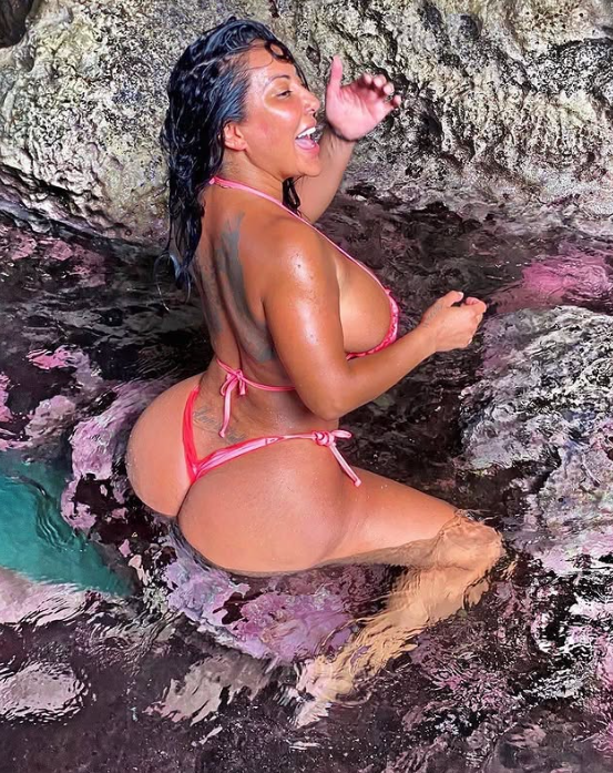 عکس پوزیشن سکسی کیارا میا