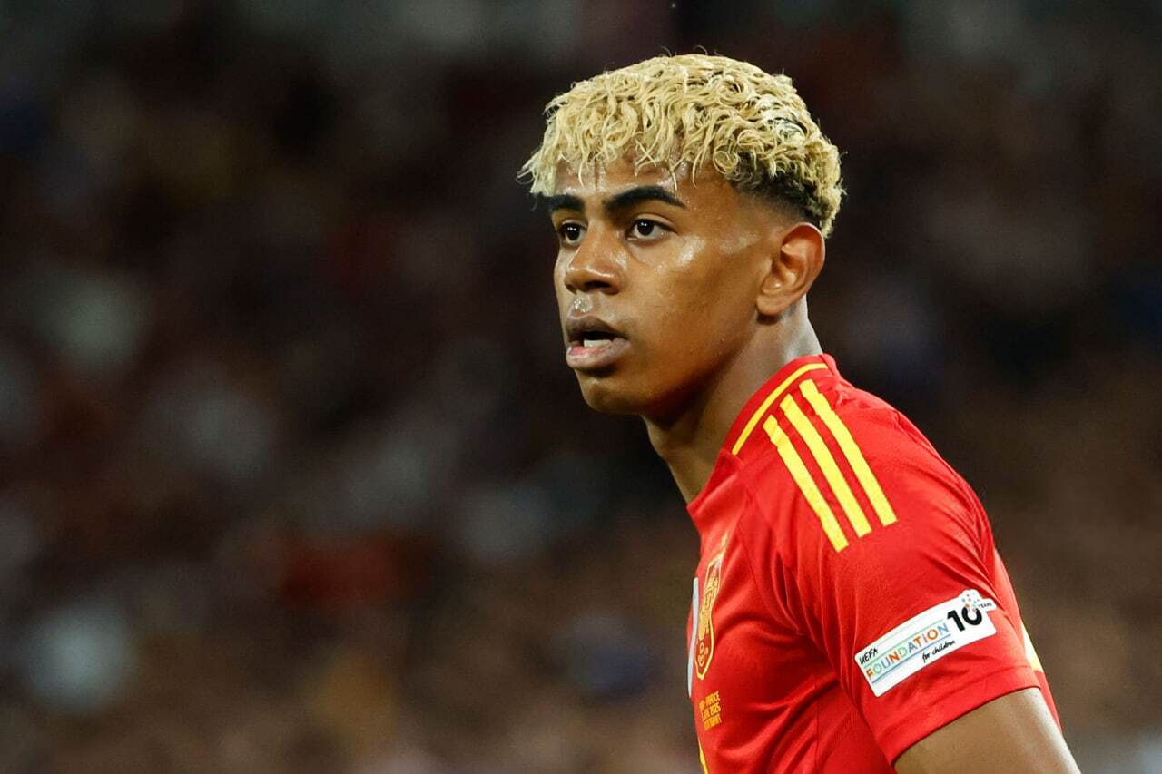 لامین یامال به خانه پیکه و شکیرا نقل مکان کرد 