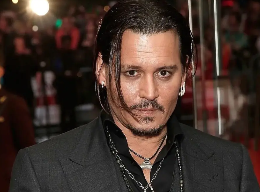 جانی دپ نمایشگاه توکیو را افتتاح کرد