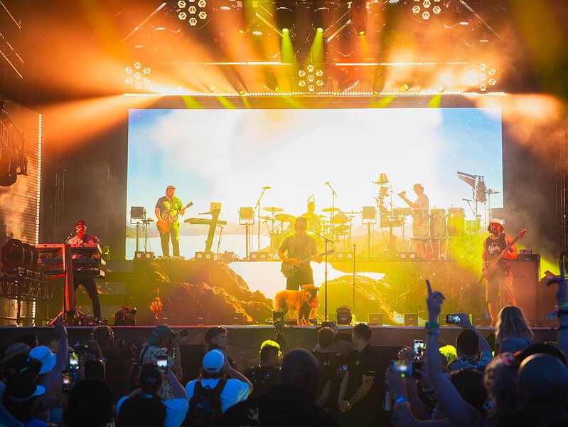 رویداد ورزشی موسیقی دبی با کنسرت خوانندگان