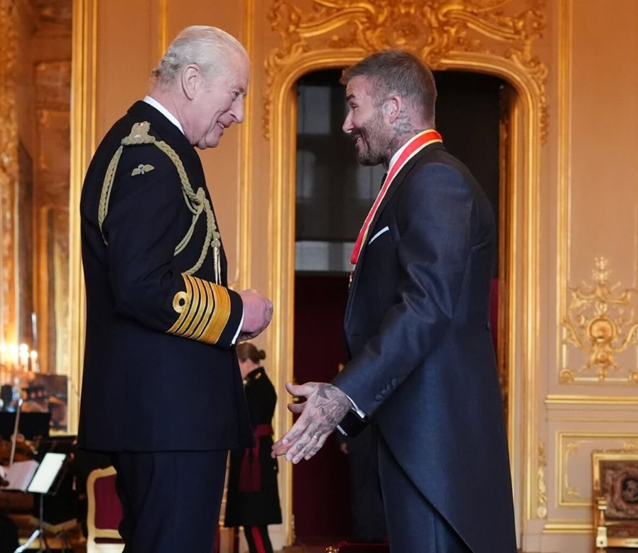 اشک بکام هنگام دریافت نشان شوالیه