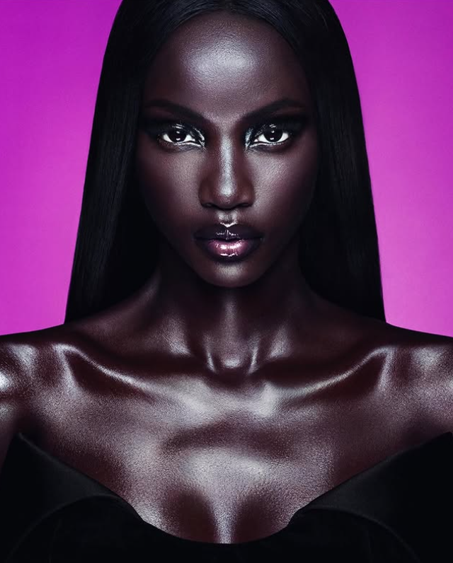 درخشش آنوک یای در مسیر مد درخشش آنوک یای در مسیر مد