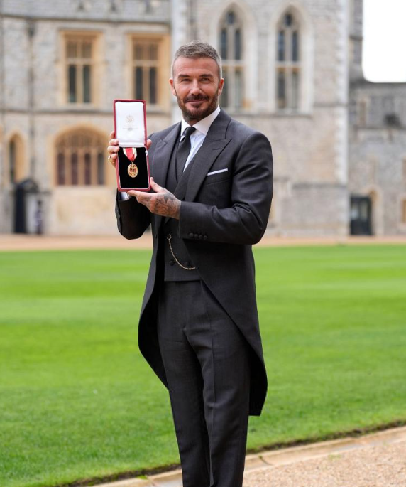 کاپیتان پیشین تیم ملی انگلیس نشان شوالیه گرفت